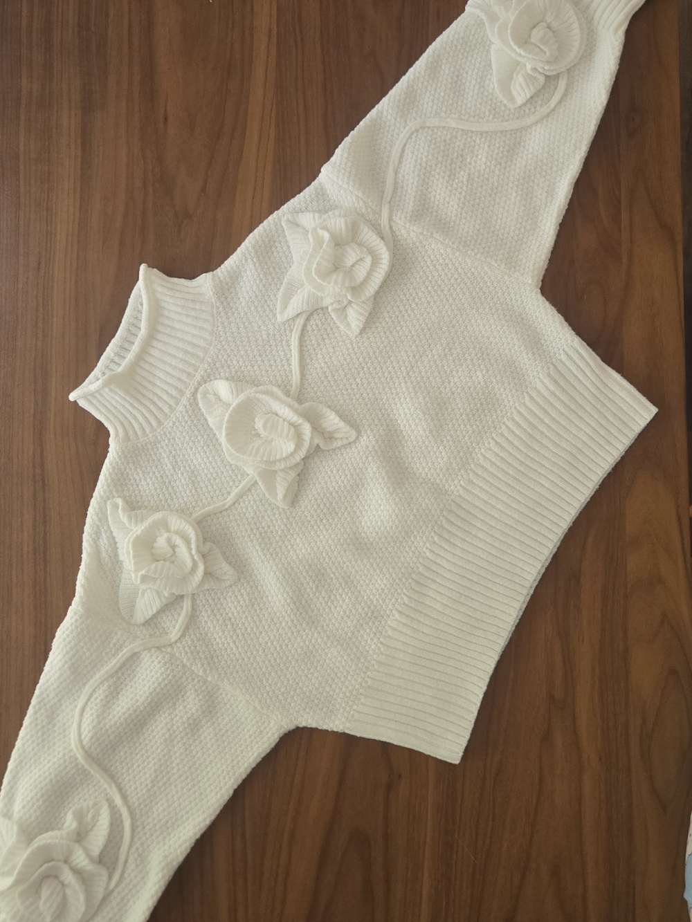 Cream Rose Applique Knit Pullover Mock Neck Sweater Oversized Cropped Cozy M